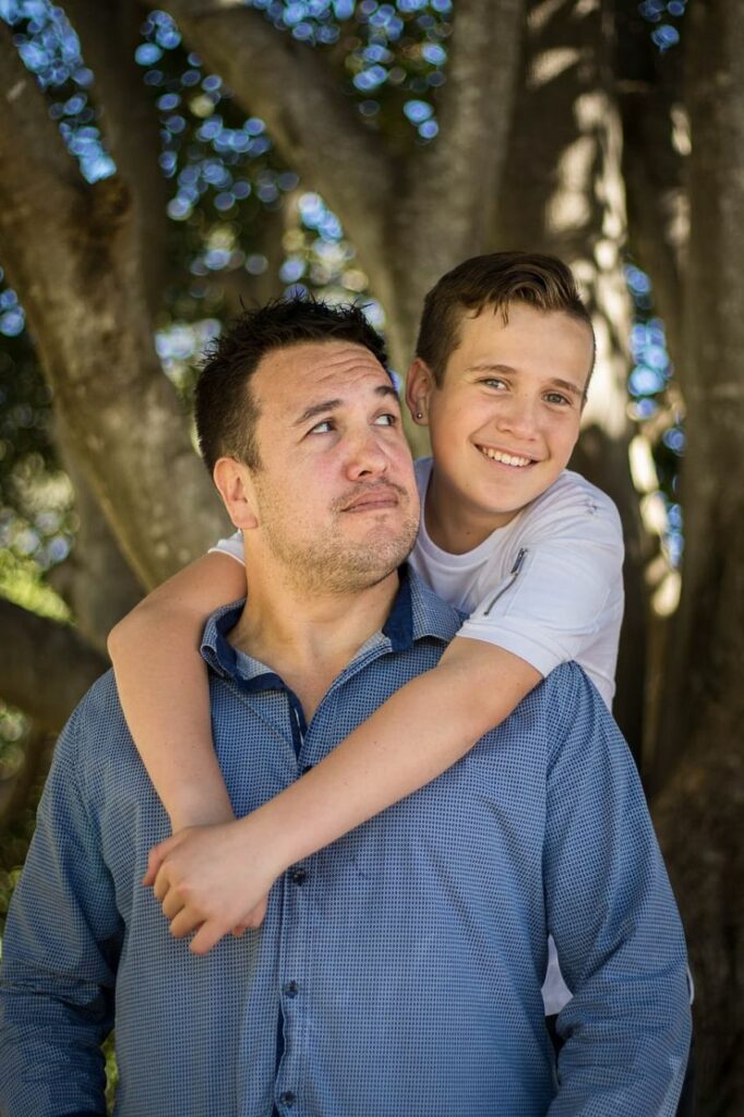 Un père seul élève son fils