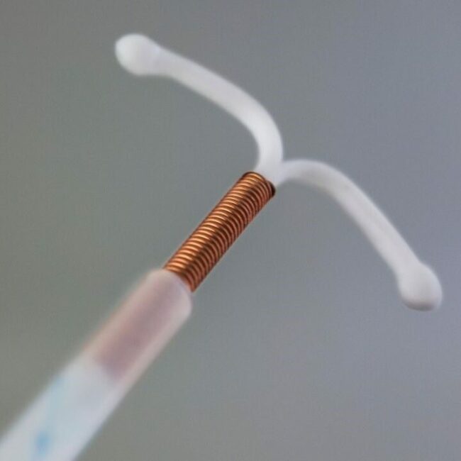 Un stérilet : la contraception n'est pas parfaitement efficace.