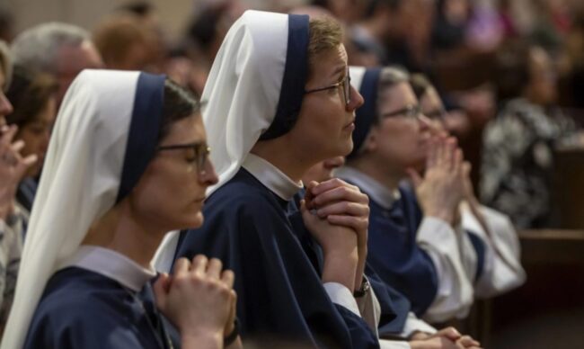 Religieuses américaines en prière