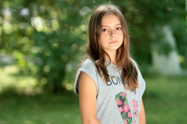 Une adolescente dont les parents ont avorté
