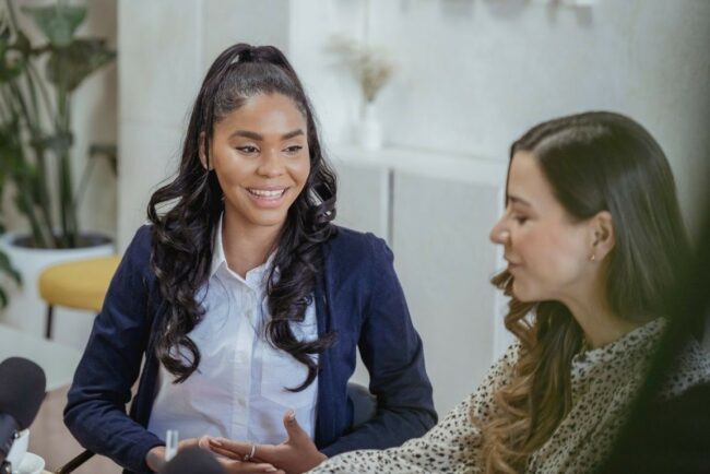 Une femme qui regrette son IVG se fait accompagner